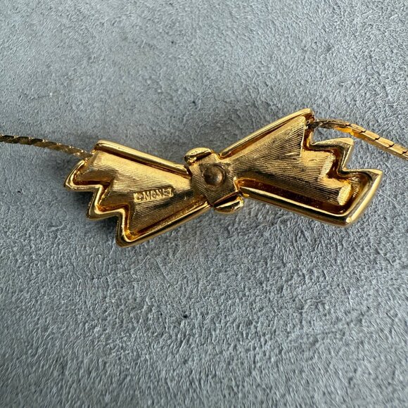 Vintage Monet Gold Tone Bow Pendant Necklace 14.75" - Picture 7 of 7